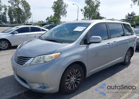 2012 Toyota Sienna Xle V6 8 Passenger z USA, uszkodzony, nr VIN 5TDYK3DCXCS278442